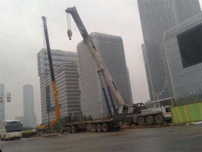 绥滨县“自动找平”—— 吊车的 “平地神器” 技术